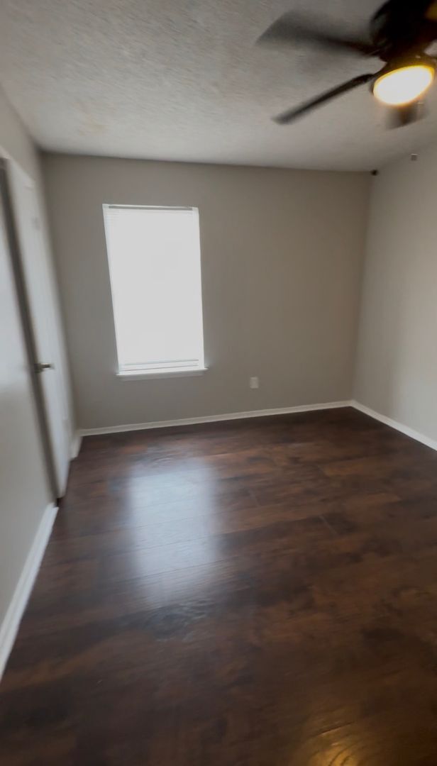 Building Photo - Gated & Affordable-Move in special!