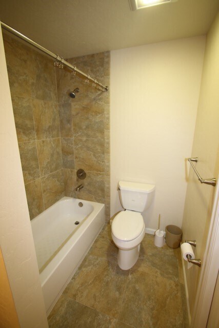 Building Photo - 2 Bedroom Condo close to Downtown and Shop...