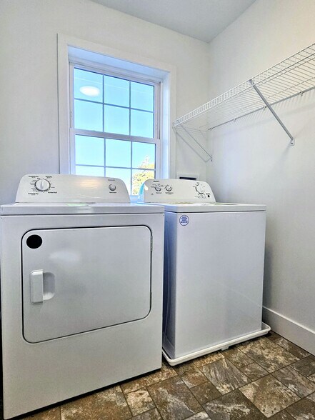 Building Photo - 108 Meadows Bnd