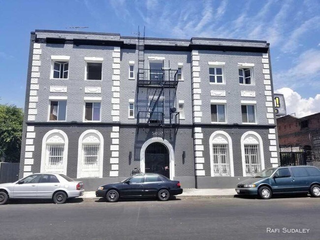 Building Photo - bedroom in Los Angeles CA 90038