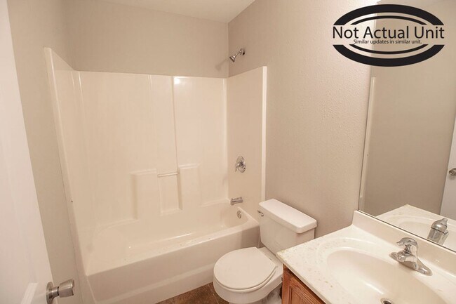 Building Photo - 1401-1403-1403 Bodie Dr