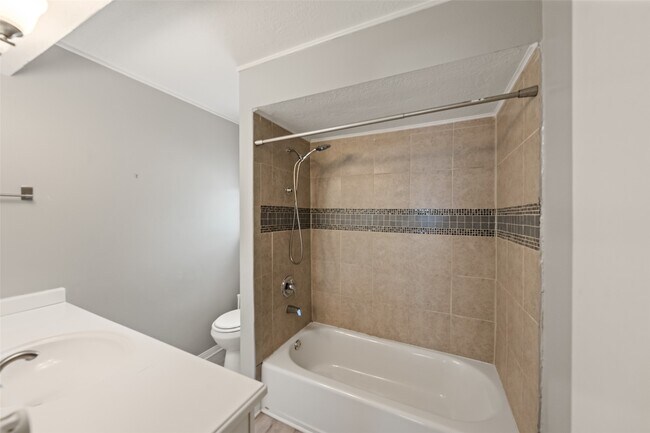 Building Photo - 8407 Barmby Ct