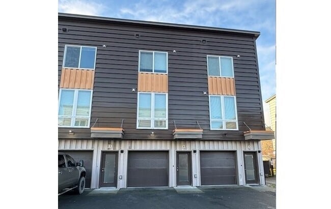 Building Photo - 1223 Mill Bay Rd