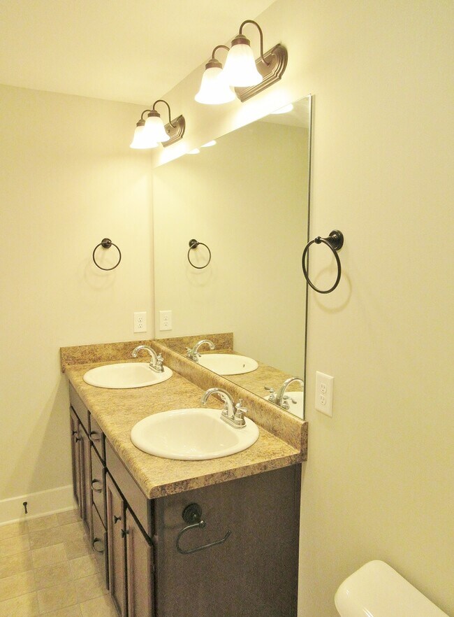 Building Photo - Beautiful Home for Rent in McCalla... Available to View with 48 Hour Notice!! Call today!!