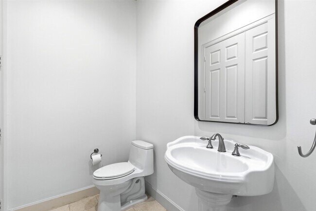 Building Photo - 1408 Rosedale St