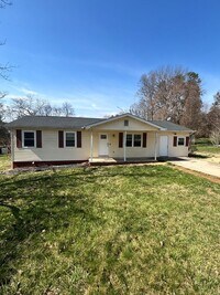 Building Photo - Spacious 3BR Rancher Near Washington Pike – Quiet Setting, Minutes to Downtown!