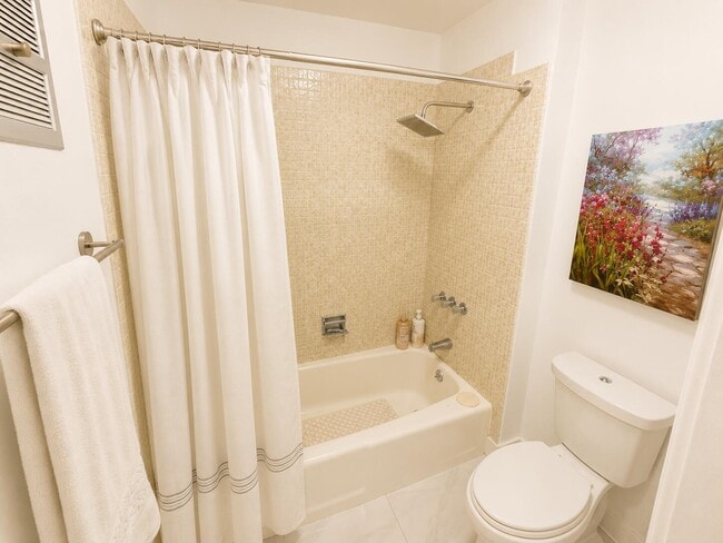 Building Photo - 5570 Tamberlane Cir