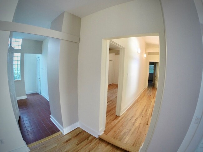 Building Photo - 5444 Claybourne St