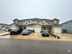 Building Photo - Coming Soon - Elegant 3BR 2.5 Bath Townhom...