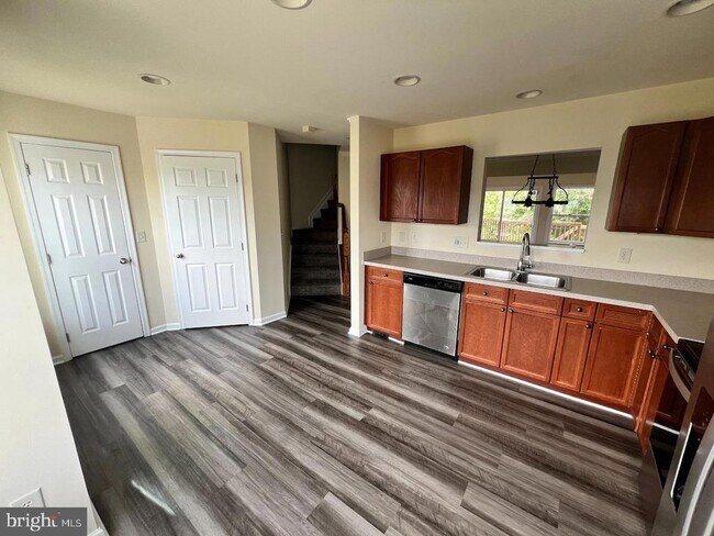 Building Photo - 705 PRENTISS Pky