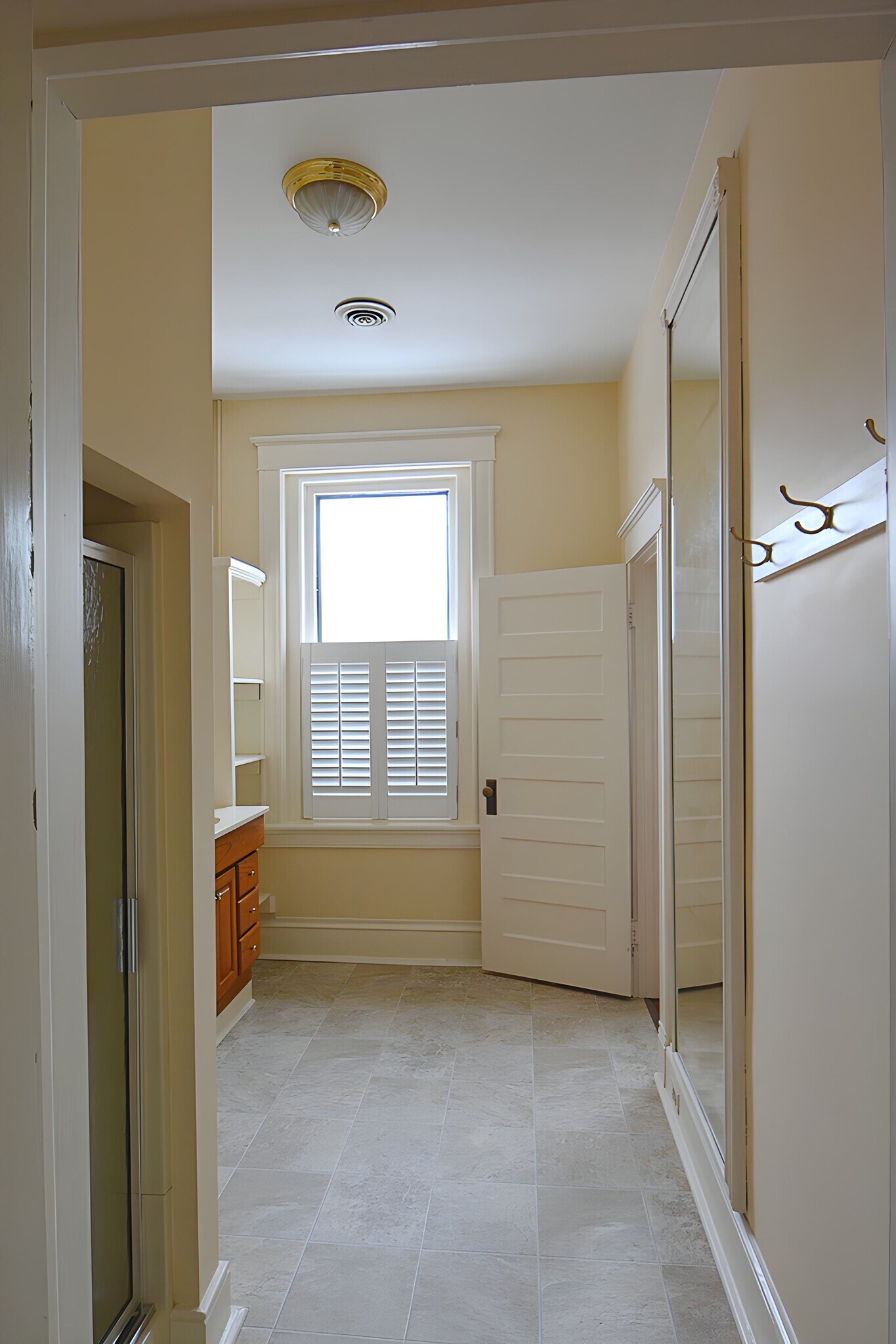 Building Photo - 2025 Grove Ave