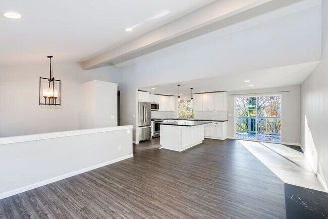 Building Photo - Remodeled 3 Bedroom Kirkland Home