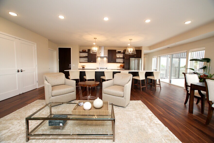 Building Photo - Linden43