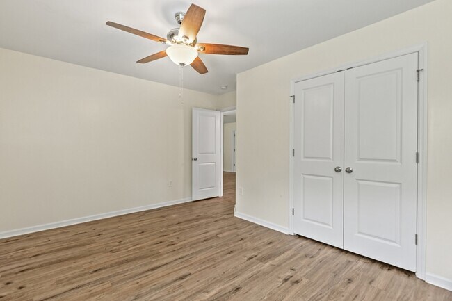 Building Photo - 465 Green Park Ln