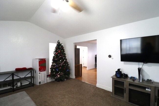 Building Photo - Spacious home for rent!