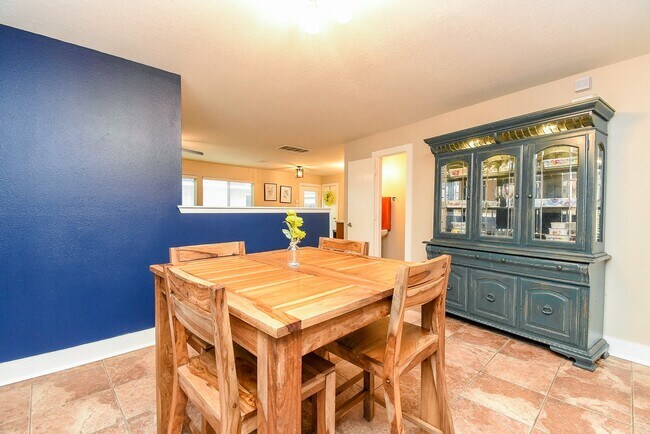 Building Photo - 10735 Cobblecreek Way