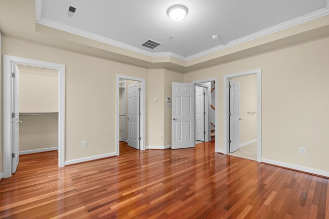 Building Photo - 3 Bed 2.5 Bath - Gaithersburg Townhouse - ...