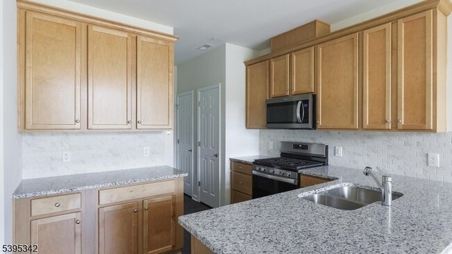 Building Photo - 95 Robeson St