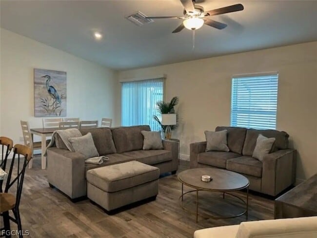 Building Photo - 3462 NE 10th Pl