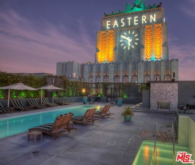 Building Photo - 849 S Broadway