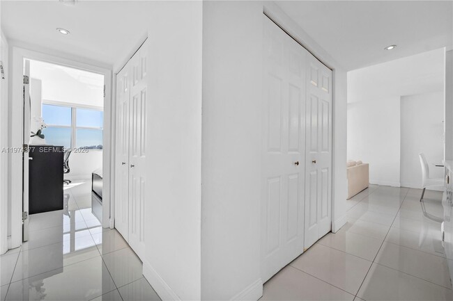 Building Photo - 1985 S Ocean Dr