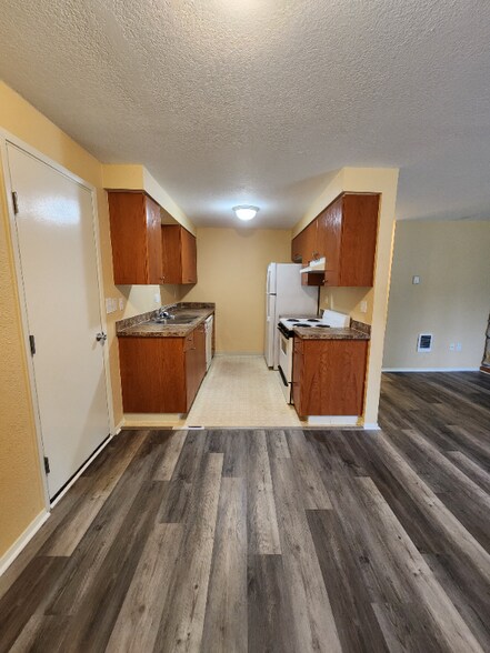Building Photo - 1409 NE 143rd Ave