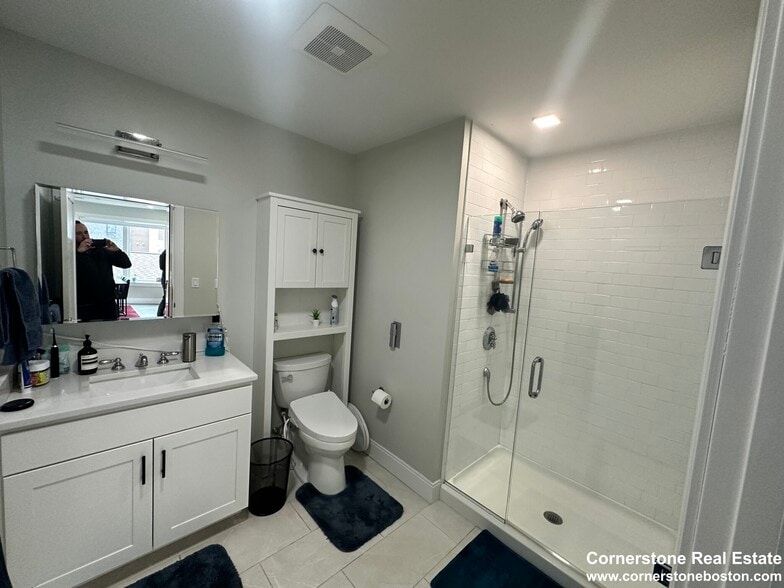 Building Photo - 206 Old Colony Ave