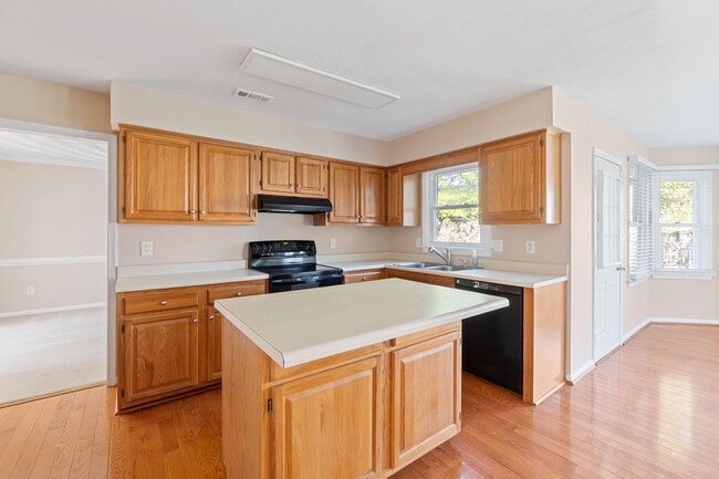 Building Photo - 1073 Heatherwood Dr