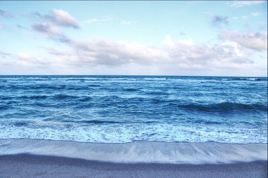 Building Photo - 324 Van Buren St