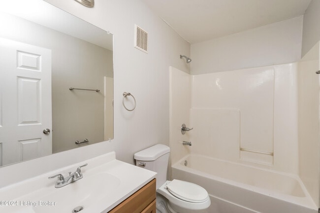 Building Photo - 2528 Cedar St