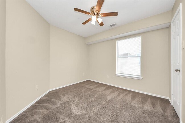 Building Photo - 8763 Thistlemoor Ln