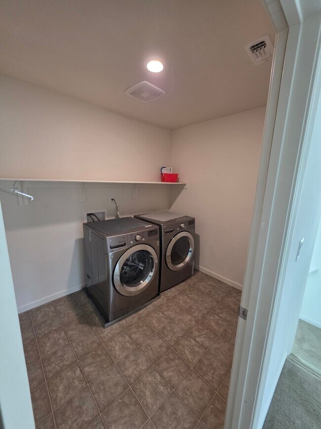 Building Photo - Spacious 5BR + Loft in Hamptons Village – Studio Suite, New HVAC, EV Charging