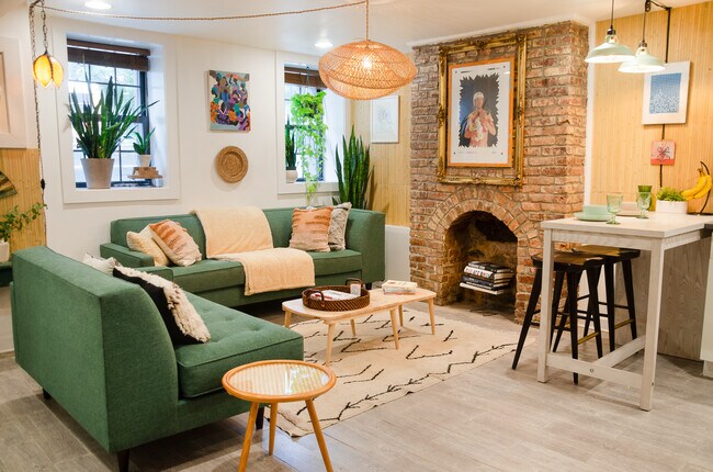 Building Photo - 124 Covert St