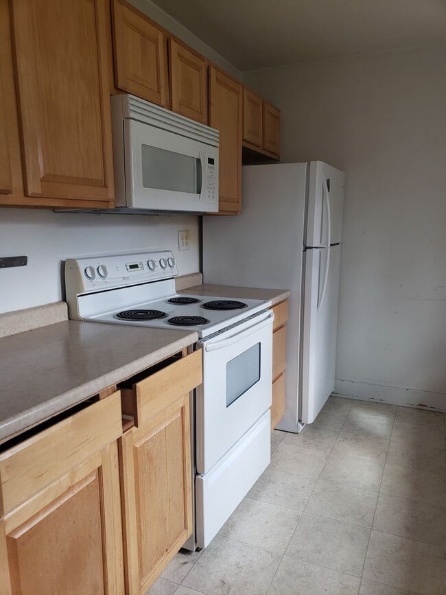 Building Photo - 3 bed 1 bath