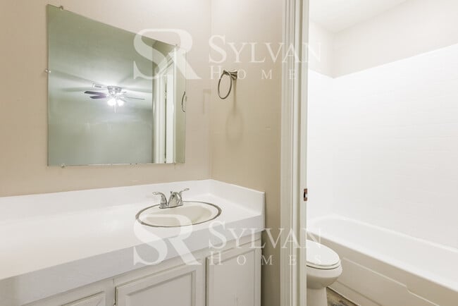 Building Photo - Discover Spacious Comfort & Fun