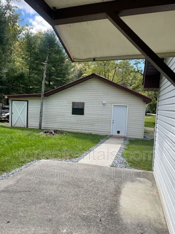 Building Photo - 360 N Jones Creek Rd