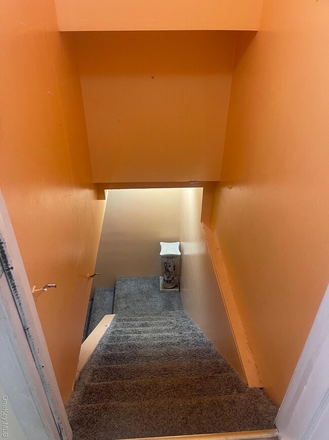 Building Photo - 185 E Parkview Dr