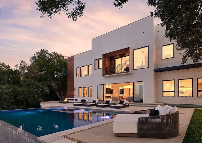 Building Photo - 13331 Mulholland Dr