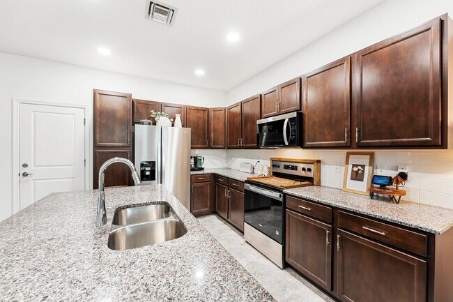 Building Photo - 16417 Mirabell Mnr Ln