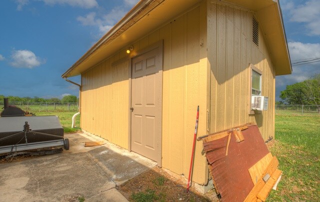 Building Photo - 1010 Country Oaks Dr