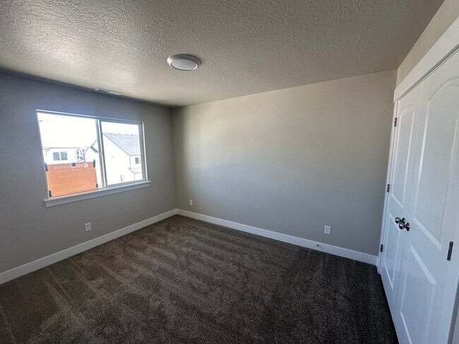 Building Photo - 1607 Stark Dr