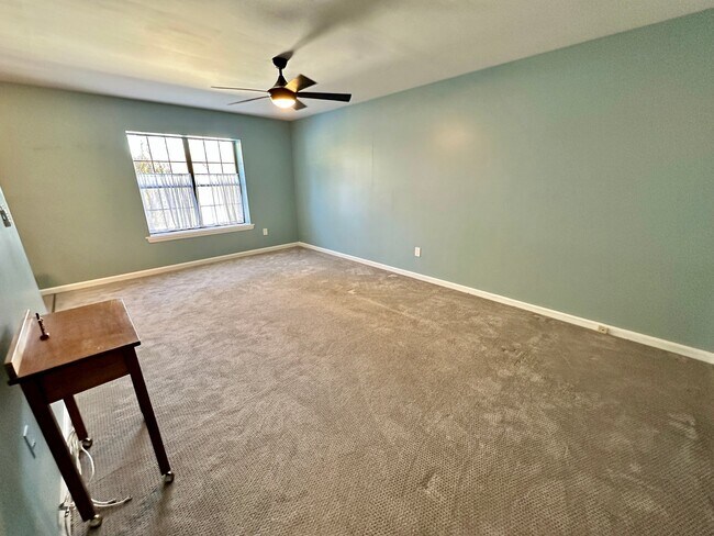 Building Photo - 358 Maple Ave