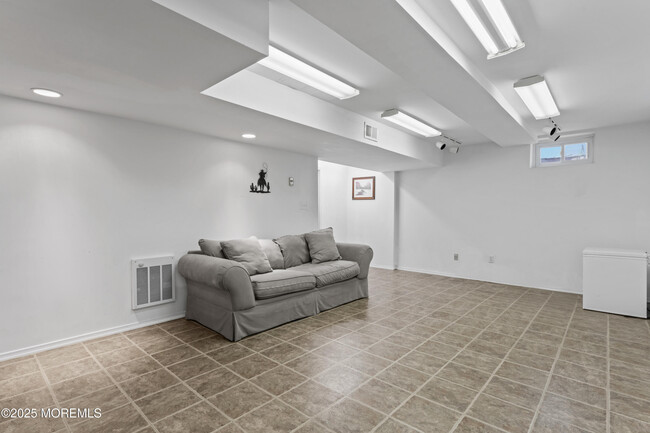 Building Photo - 5 Mulberry Ln