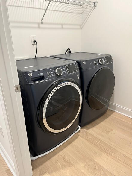 Laundry room - 1335 Mountain Quail Cir