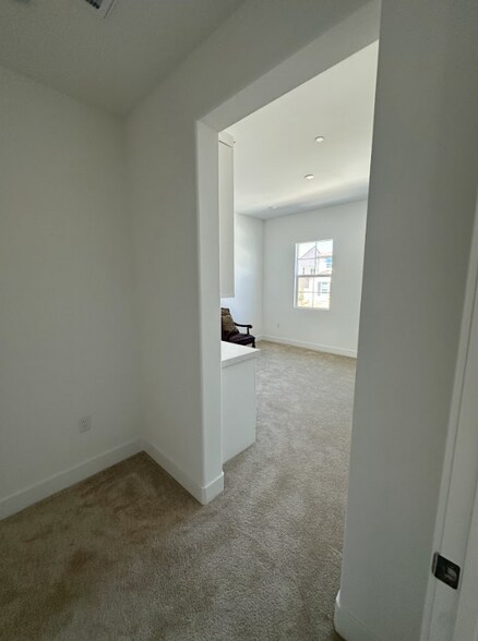 Building Photo - 24392 Calle La Roca