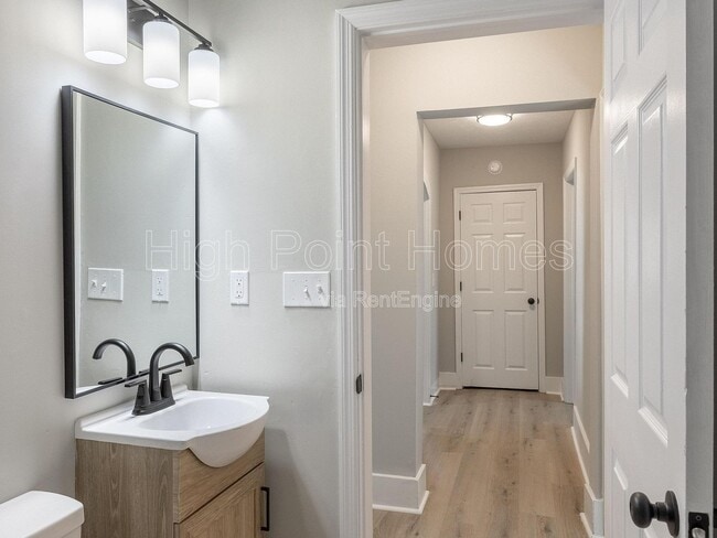 Building Photo - 5350 Slayton Ave