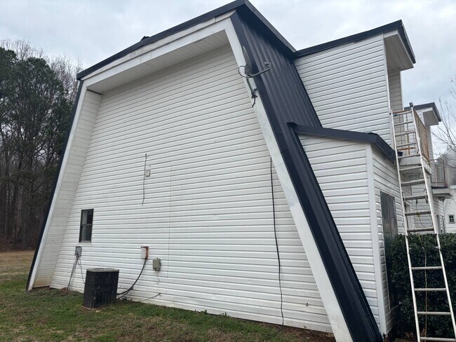 Building Photo - 328 Carter Rd