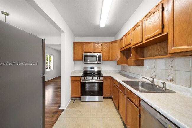 Building Photo - 5730 SW 42nd Terrace