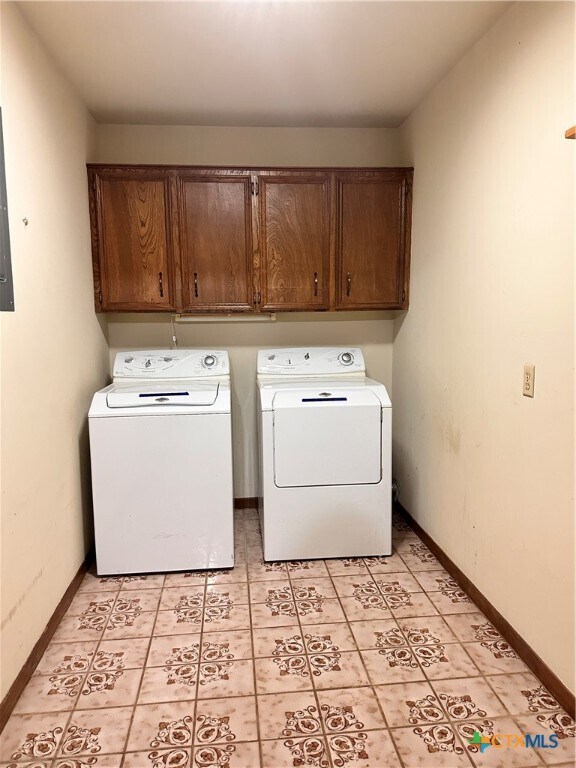Building Photo - 202 Oak Ridge Dr