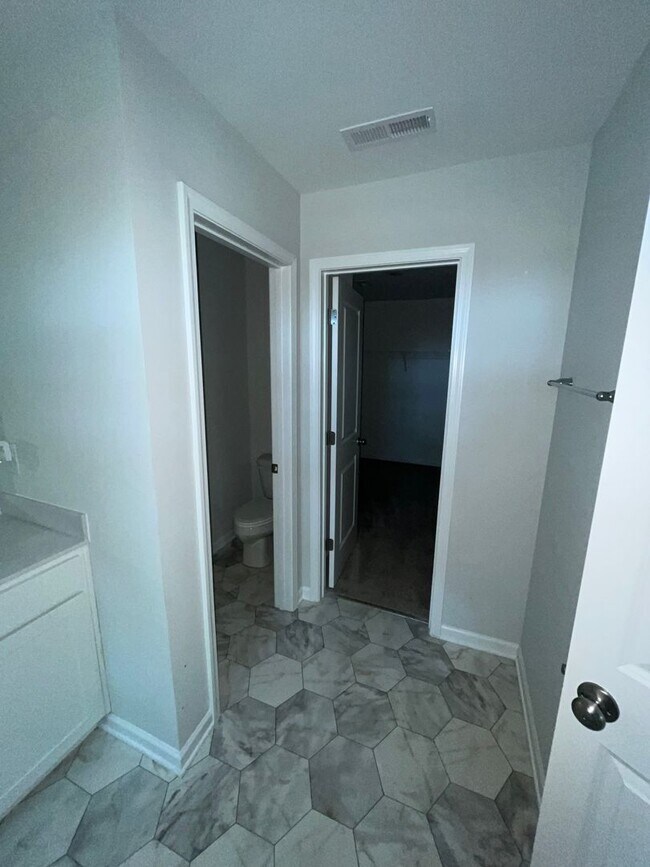 Building Photo - Charming 3 Bedroom Home Located In Zebulon NC!!!